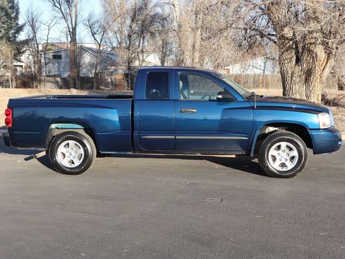 Used 2007 Dodge Dakota SLT image 3