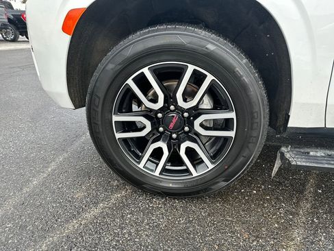 Used 2023 GMC Yukon XL AT4 w/ AT4 Premium Plus Package image 19