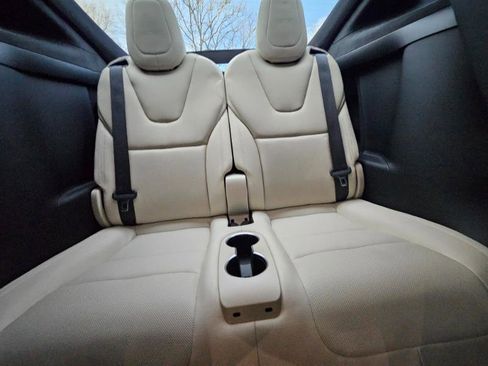 Used 2022 Tesla Model X image 63