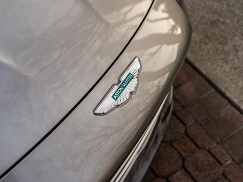 Used 2025 Aston Martin V8 Vantage Coupe image 30