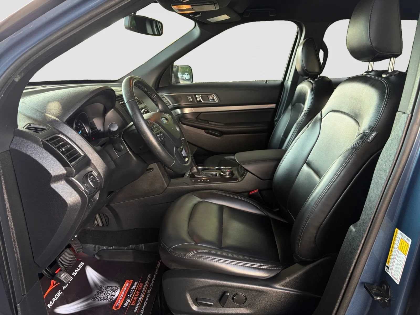 Used 2019 Ford Explorer XLT w/ Equipment Group 202A AWD/4WD image 12