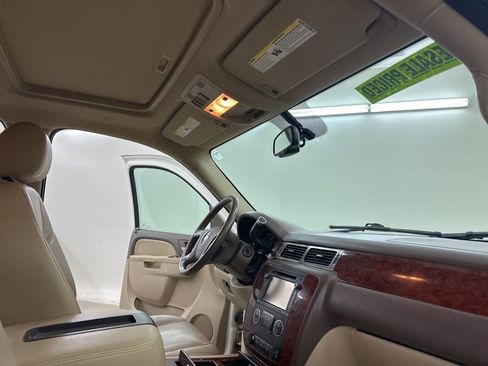 Used 2014 Chevrolet Suburban LTZ image 17