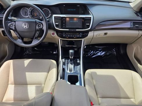Used 2017 Honda Accord Touring image 12