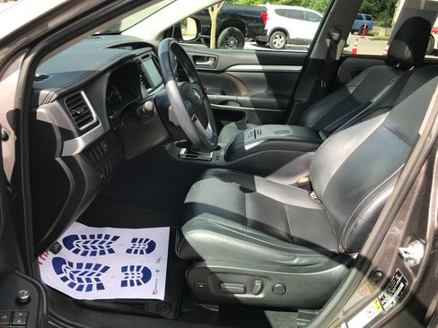 Used 2016 Toyota Highlander XLE AWD/4WD image 26