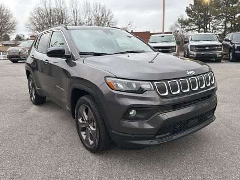 Used 2022 Jeep Compass Latitude w/ Sun and Sound Group image 4
