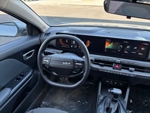 Used 2025 Kia K4 FWD image 32