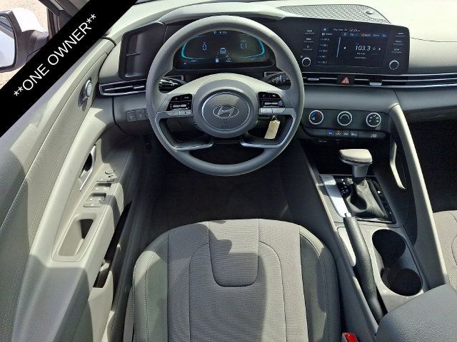 Used 2025 Hyundai Elantra SE FWD image 11