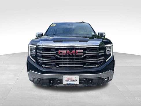 Used 2022 GMC Sierra 1500 SLT w/ SLT Convenience Package AWD/4WD image 2