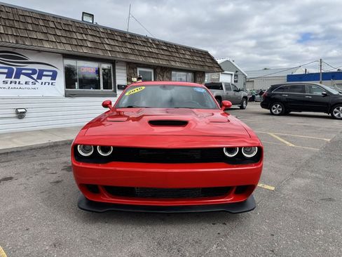 Used 2016 Dodge Challenger SRT Hellcat image 2