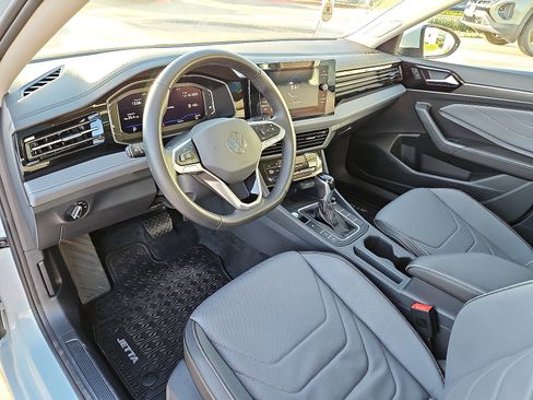 Used 2025 Volkswagen Jetta SEL image 11