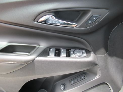 Used 2024 Chevrolet Equinox Premier FWD image 19