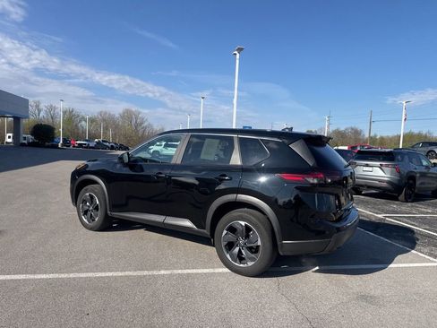 Used 2025 Nissan Rogue SV image 10