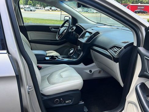 Used 2018 Ford Edge Titanium w/ Equipment Group 301A FWD image 35