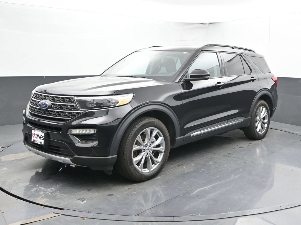 Used 2024 Ford Explorer XLT w/ Equipment Group 202A AWD/4WD image 8