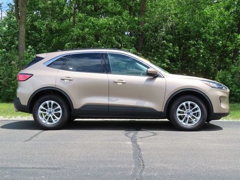 Used 2021 Ford Escape SE w/ Convenience Package AWD/4WD image 2