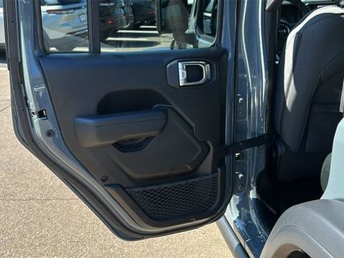 Used 2024 Jeep Wrangler Unlimited image 23