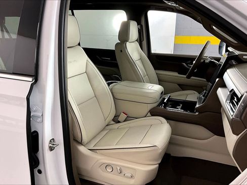 Used 2026 GMC Yukon XL Denali w/ Sun & Power Step Package image 8