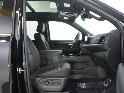 Used 2025 Chevrolet Suburban LT w/ Comfort Package image 11