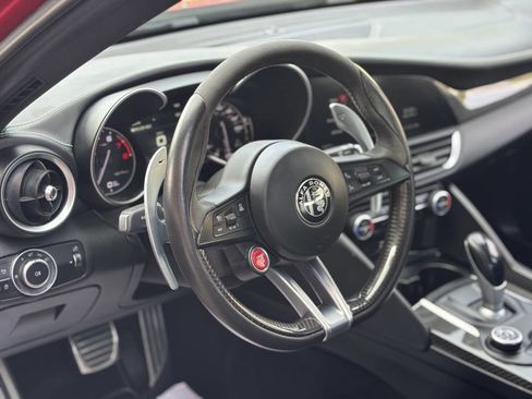 Used 2017 Alfa Romeo Giulia Quadrifoglio image 9