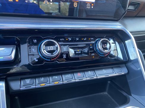 Used 2024 GMC Sierra 2500 Denali Ultimate image 31