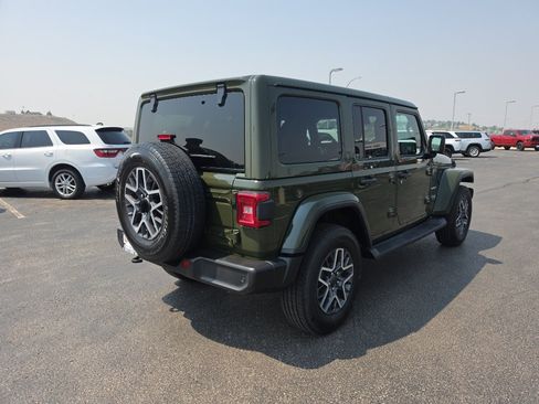 Used 2024 Jeep Wrangler Unlimited Sahara w/ Technology Group AWD/4WD image 5