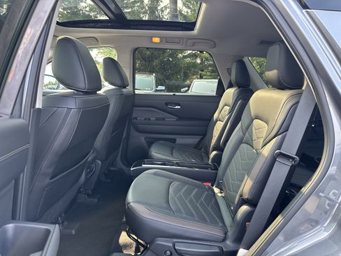 Used 2024 Nissan Pathfinder Platinum AWD/4WD image 30
