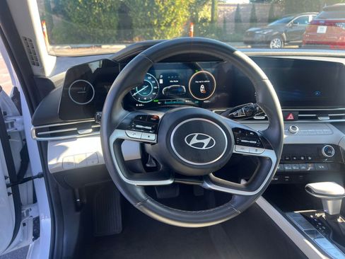 Used 2025 Hyundai Elantra Limited image 35