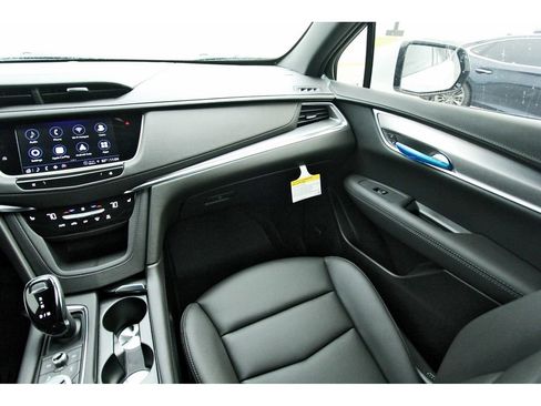 New 2025 Cadillac XT5 Luxury image 10