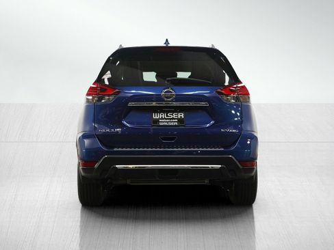 Used 2017 Nissan Rogue SV AWD/4WD image 4