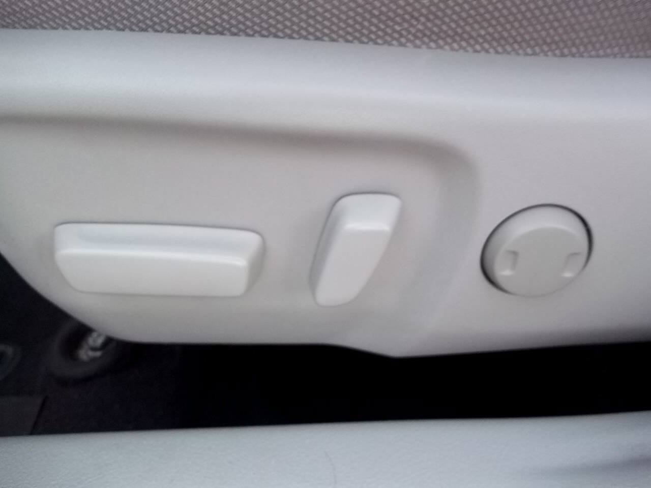 Used 2014 Toyota Camry LE FWD image 15