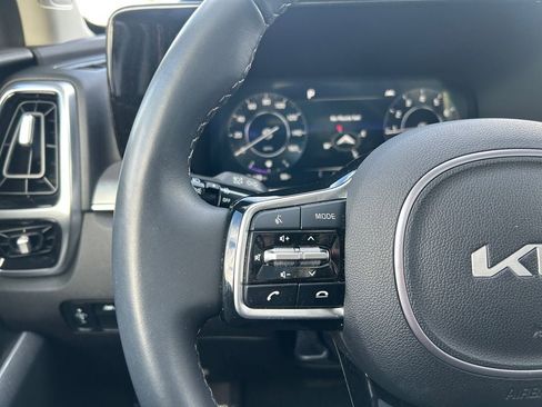 Used 2023 Kia Sorento SX image 17