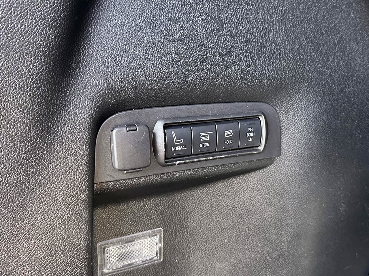 Used 2018 Ford Explorer Limited w/ Equipment Group 301A AWD/4WD image 32