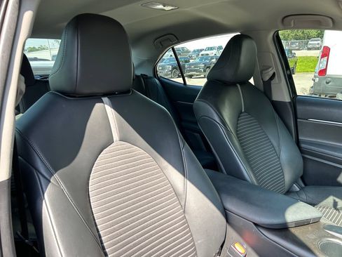 Used 2022 Toyota Camry SE FWD image 14