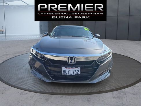 Used 2018 Honda Accord Touring image 2