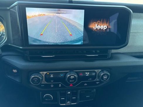 Used 2024 Jeep Wrangler Sport S image 17