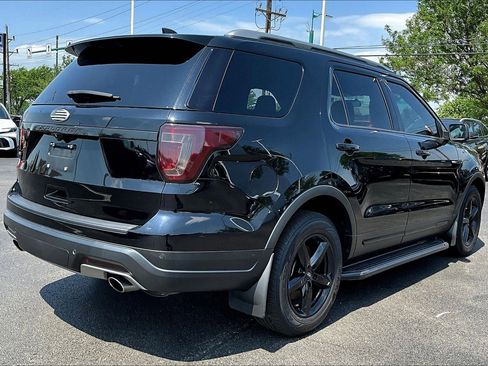 Used 2018 Ford Explorer XLT FWD image 6