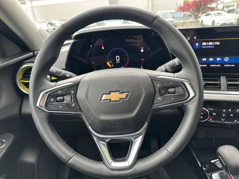 Used 2024 Chevrolet Trax LT w/ Driver Confidence Package FWD image 17