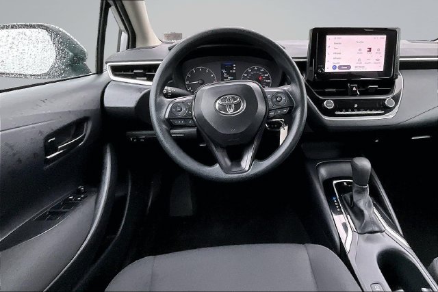 Used 2025 Toyota Corolla LE FWD image 8