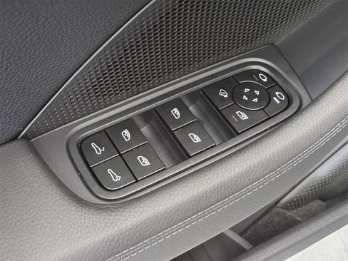 Certified 2025 Porsche Panamera image 15