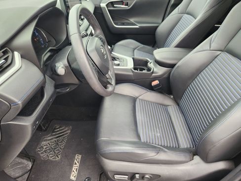Used 2023 Toyota RAV4 XSE AWD/4WD image 17