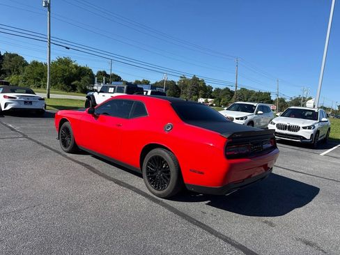 Used 2021 Dodge Challenger SXT RWD image 5