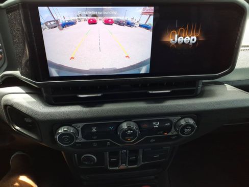 Used 2024 Jeep Wrangler Unlimited Sport AWD/4WD image 14