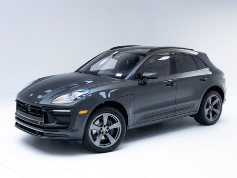 Certified 2025 Porsche Macan AWD/4WD image 1