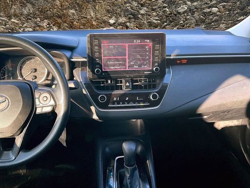 Used 2022 Toyota Corolla LE image 5
