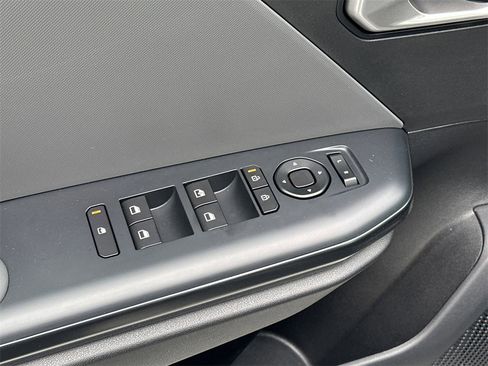 New 2025 Kia K4 LXS image 13