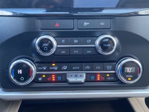 Used 2022 Ford Expedition Limited image 29