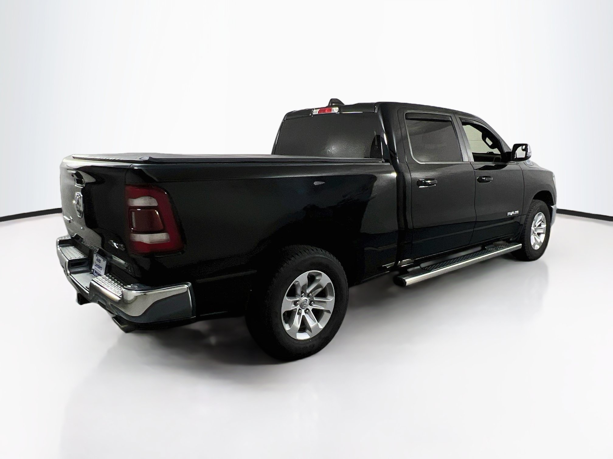 Used 2023 RAM 1500 Laramie AWD/4WD image 5