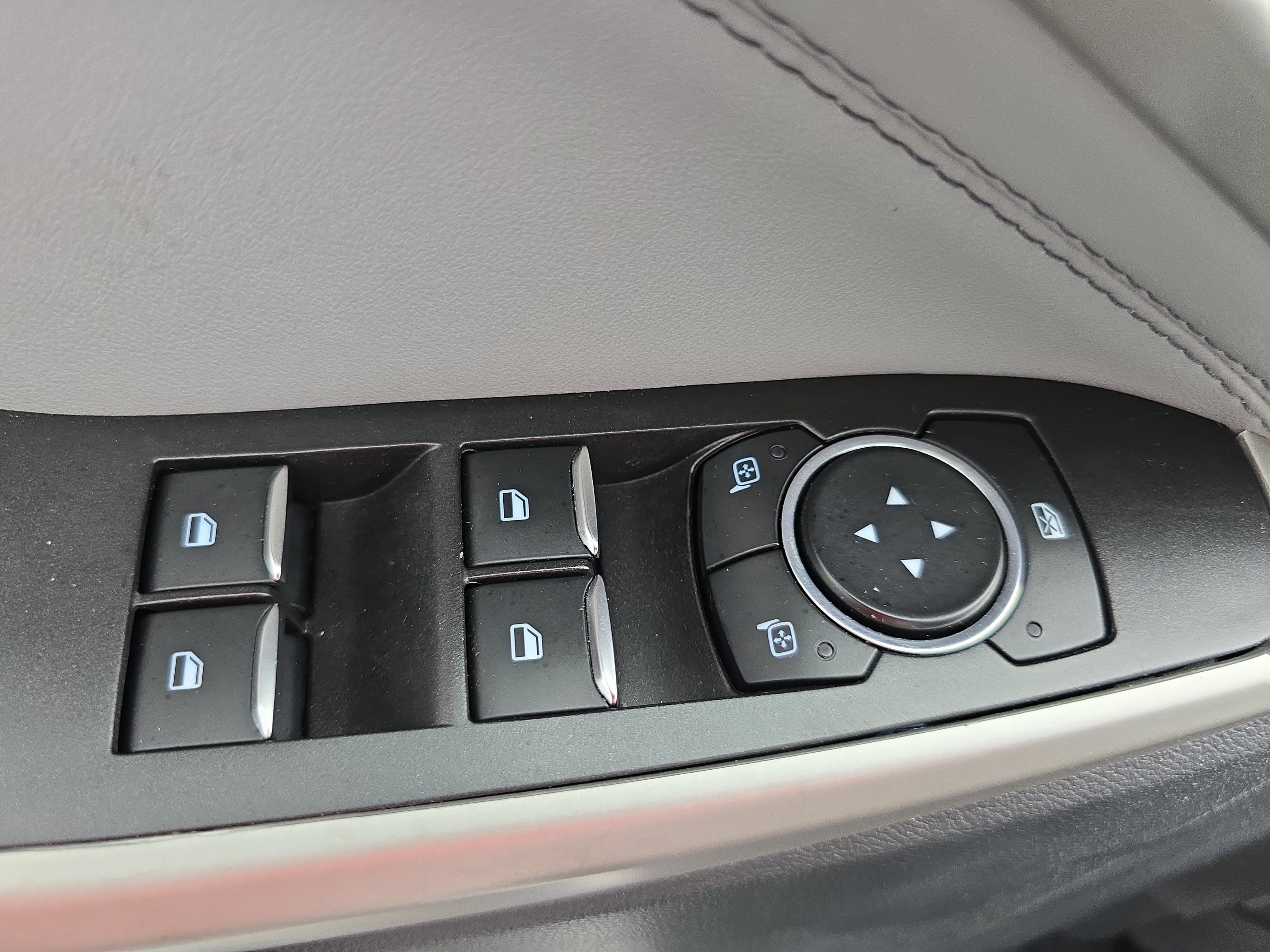 Used 2023 Ford Explorer XLT w/ Equipment Group 202A RWD image 29