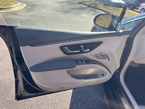Certified 2022 Mercedes-Benz EQS 580 4MATIC Sedan image 13