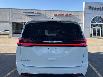 Used 2023 Chrysler Pacifica Touring-L